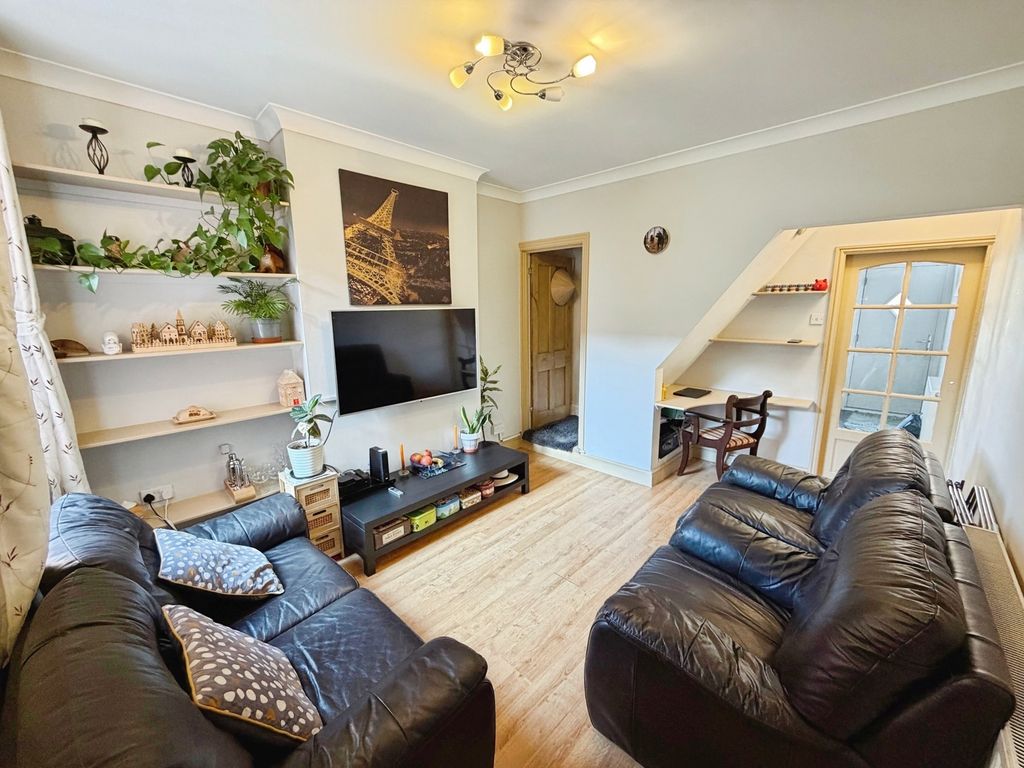 Property photo 2 of 14 Lounge