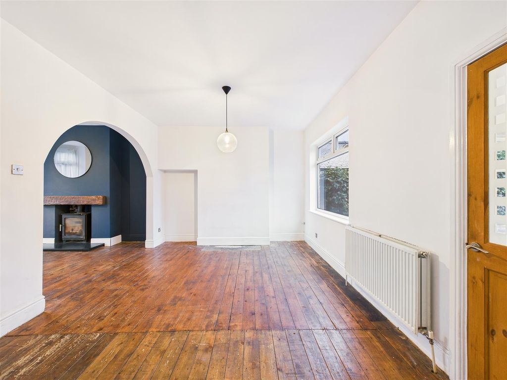 Property photo 3 of 13 Cam05193G0-Pr0077-Still013.Jpg