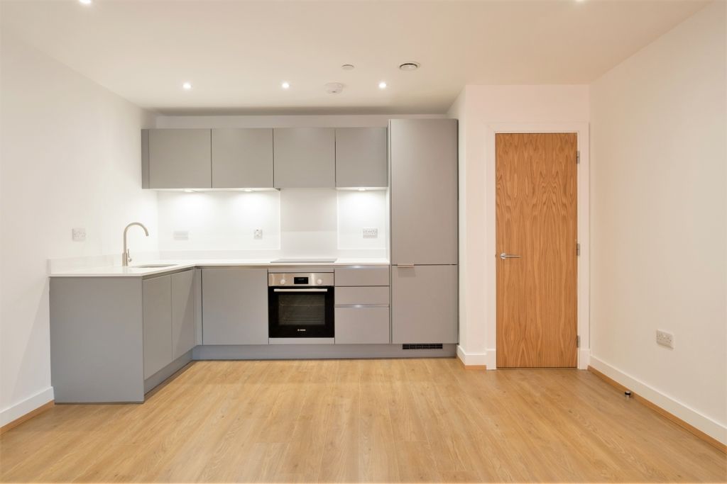 Property photo 1 of 8 95-Whyteleafe-Hou...