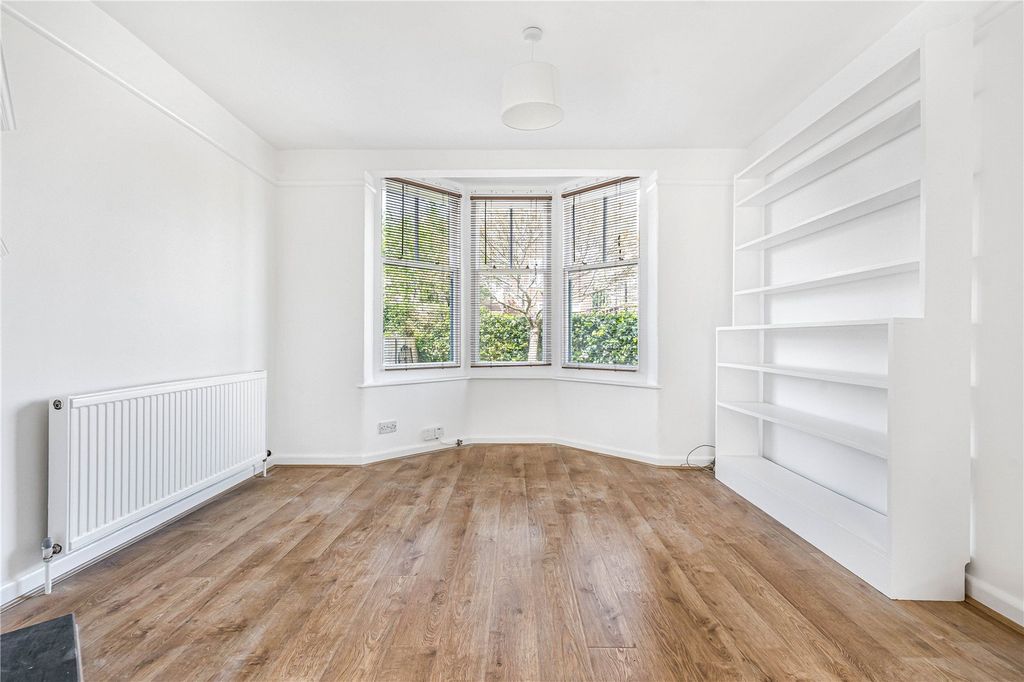 Property photo 3 of 15 Sitting Room