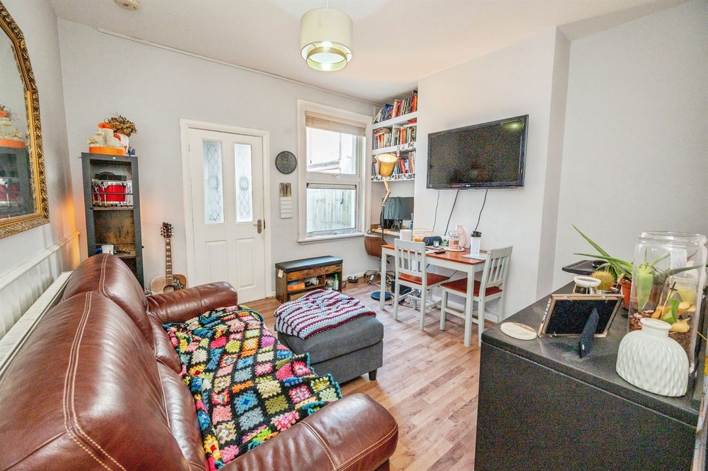 Property photo 3 of 12