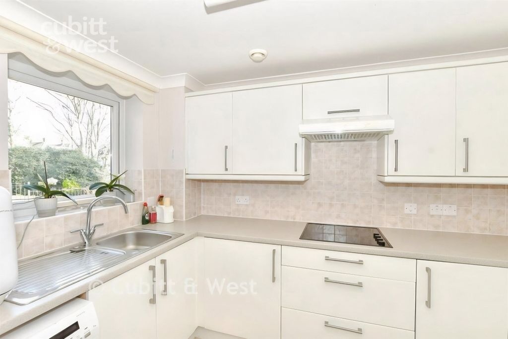 Property photo 3 of 13 Kitchen