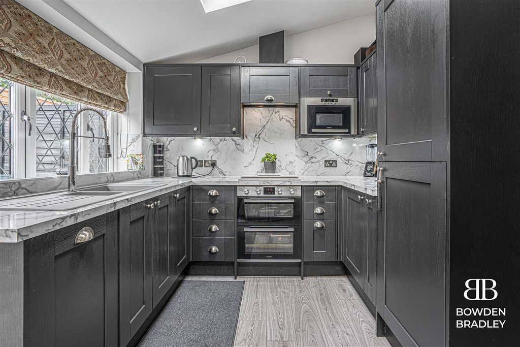 Property photo 1 of 19 Kitchen