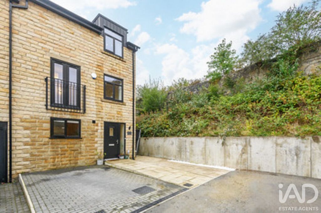 Property photo 1 of 21