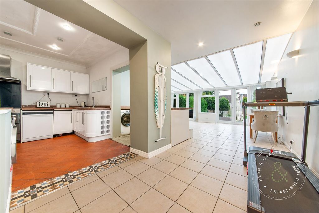 Property photo 3 of 31 Cowbridge-Road-West-08.Jpg