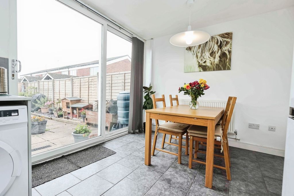 Property photo 3 of 17 Photo