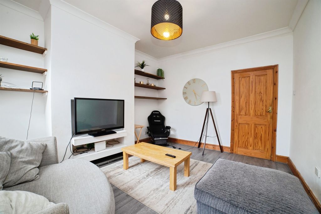 Property photo 3 of 18 Image