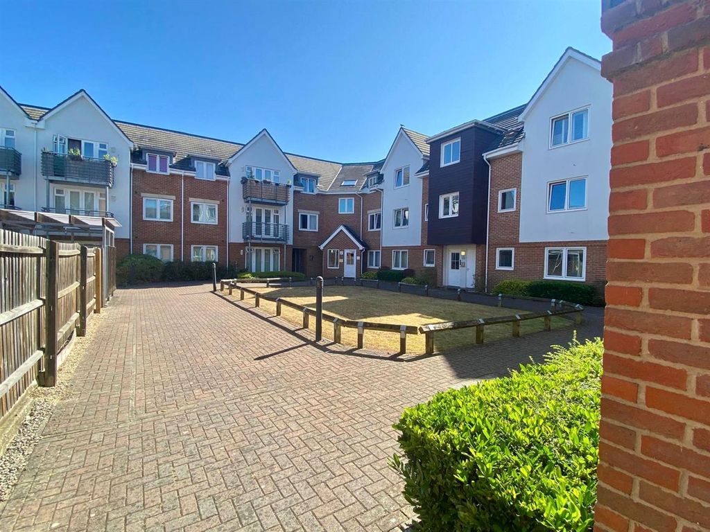 Property photo 1 of 16 External