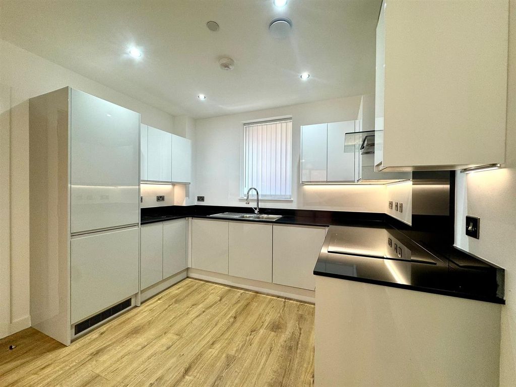 Property photo 3 of 11 Kitchen.Jpeg