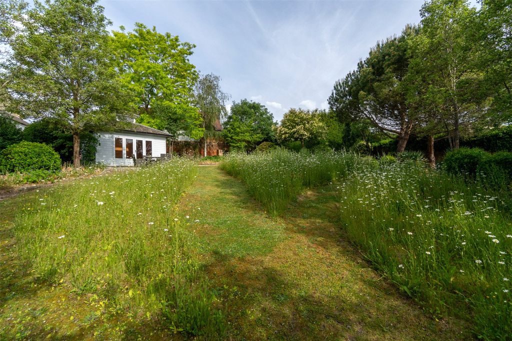 Property photo 2 of 29 Garden
