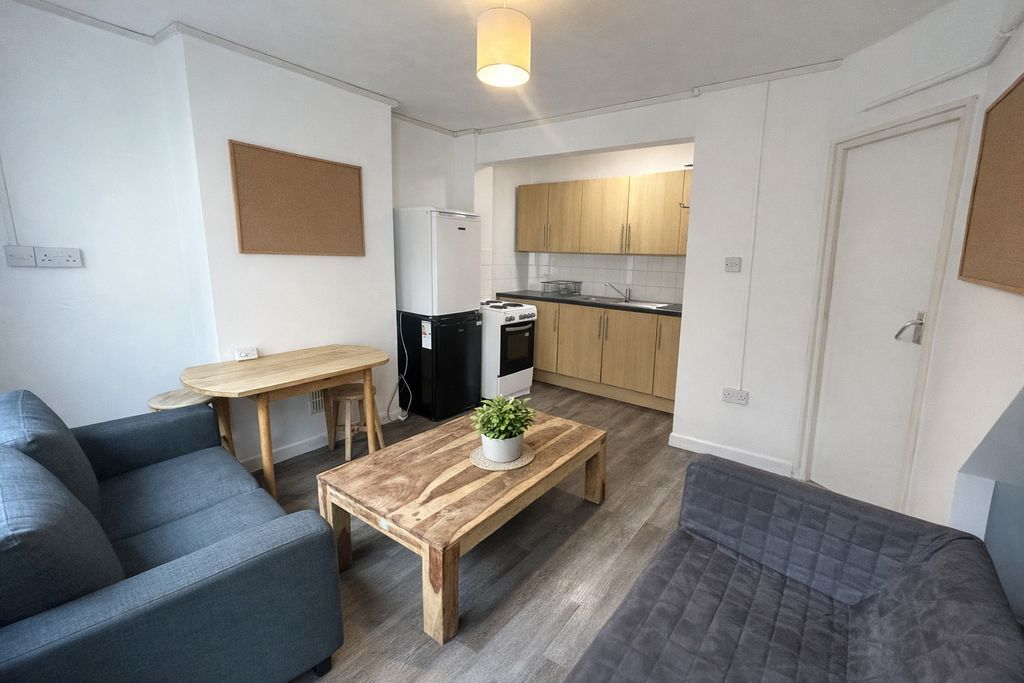 Property photo 3 of 8 Photo 15