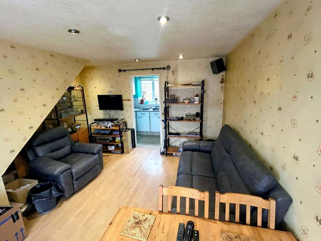 Property photo 3 of 12 Picture No. 02