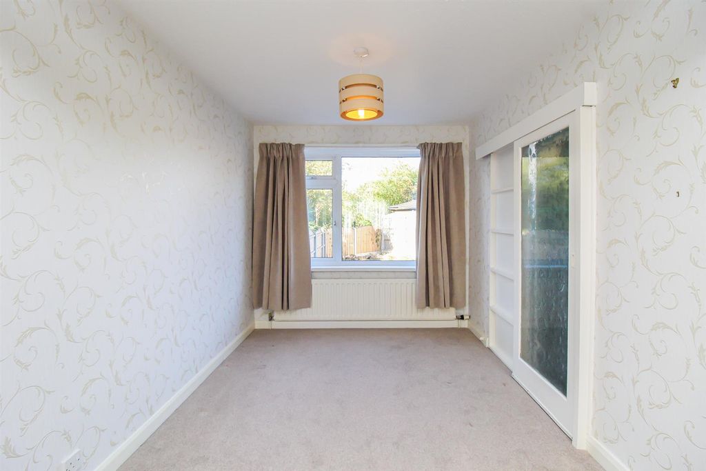 Property photo 3 of 11 Dining Room