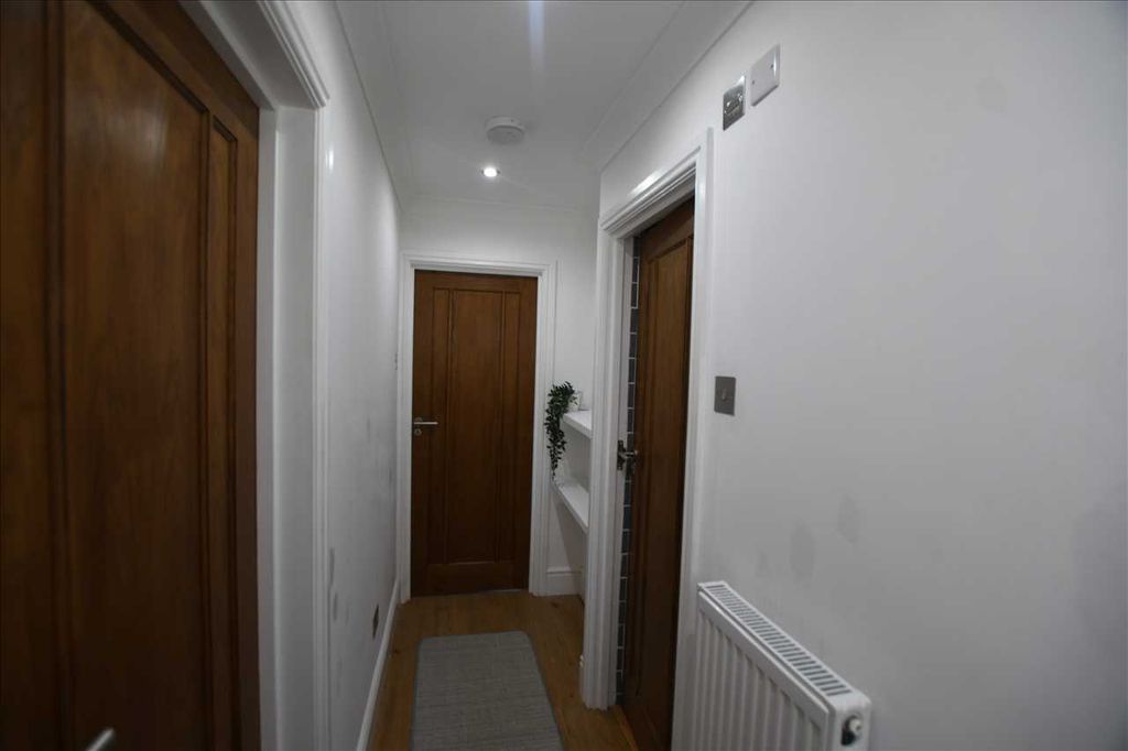 Property photo 2 of 7 Hallway