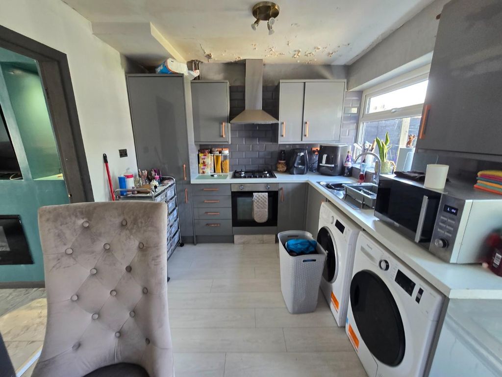 Property photo 3 of 10 Kitchen/Diner