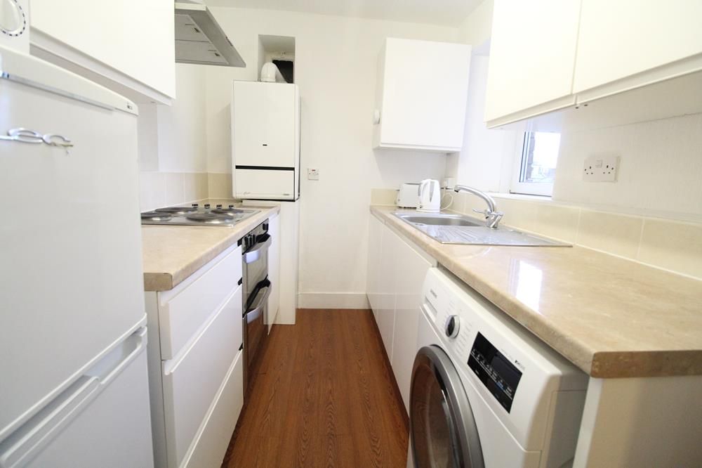 Property photo 3 of 11 Kitchen
