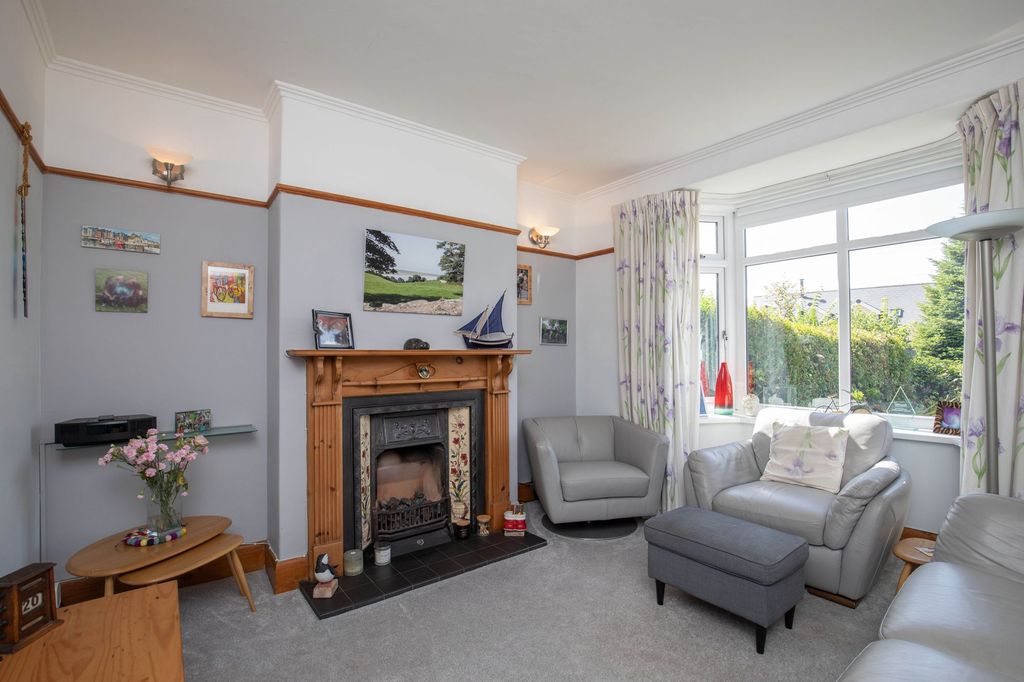 Property photo 2 of 31