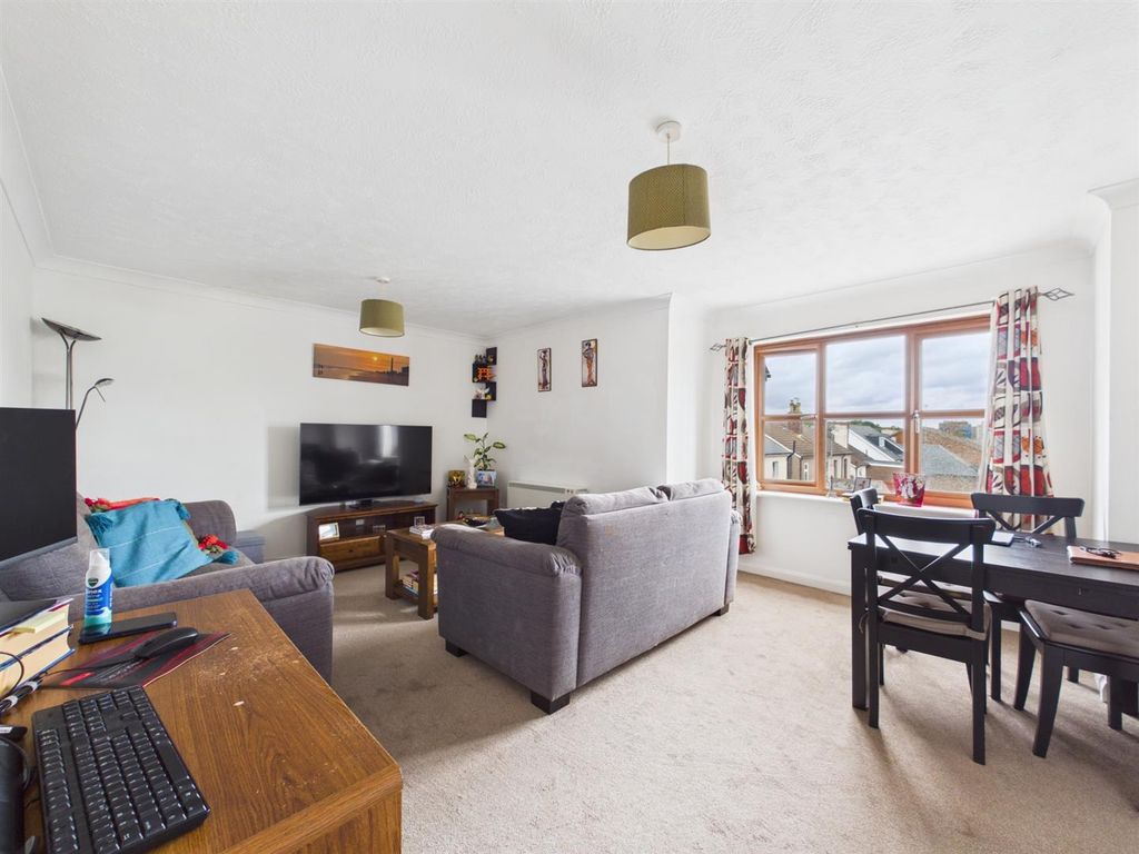 Property photo 2 of 11 Cam01563G0-Pr0325-Still002.Jpg
