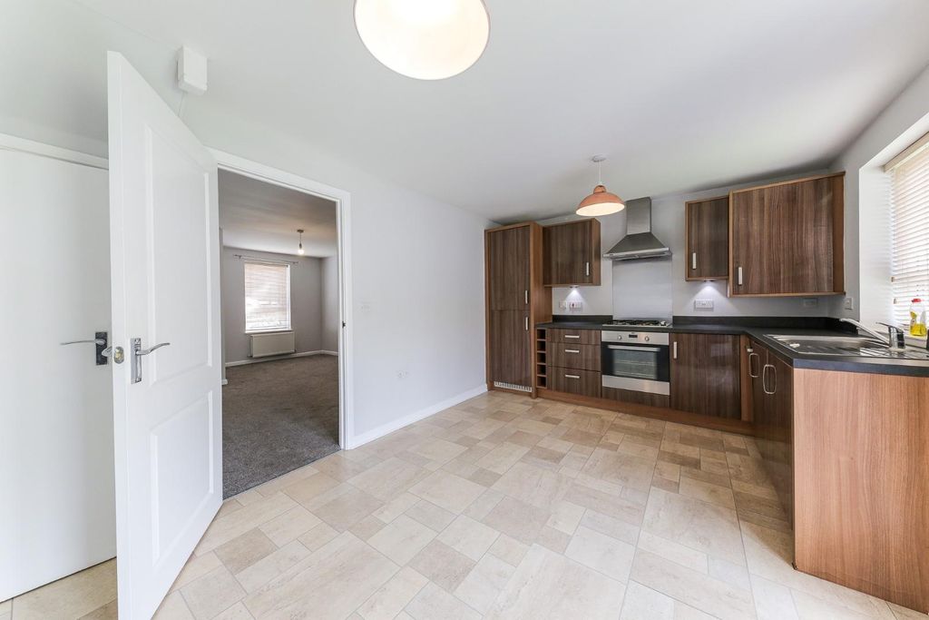 Property photo 3 of 12 Kitchen