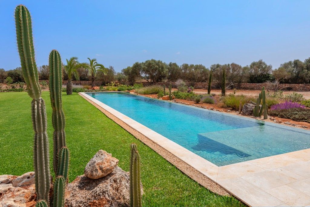 Property photo 2 of 20 Pool