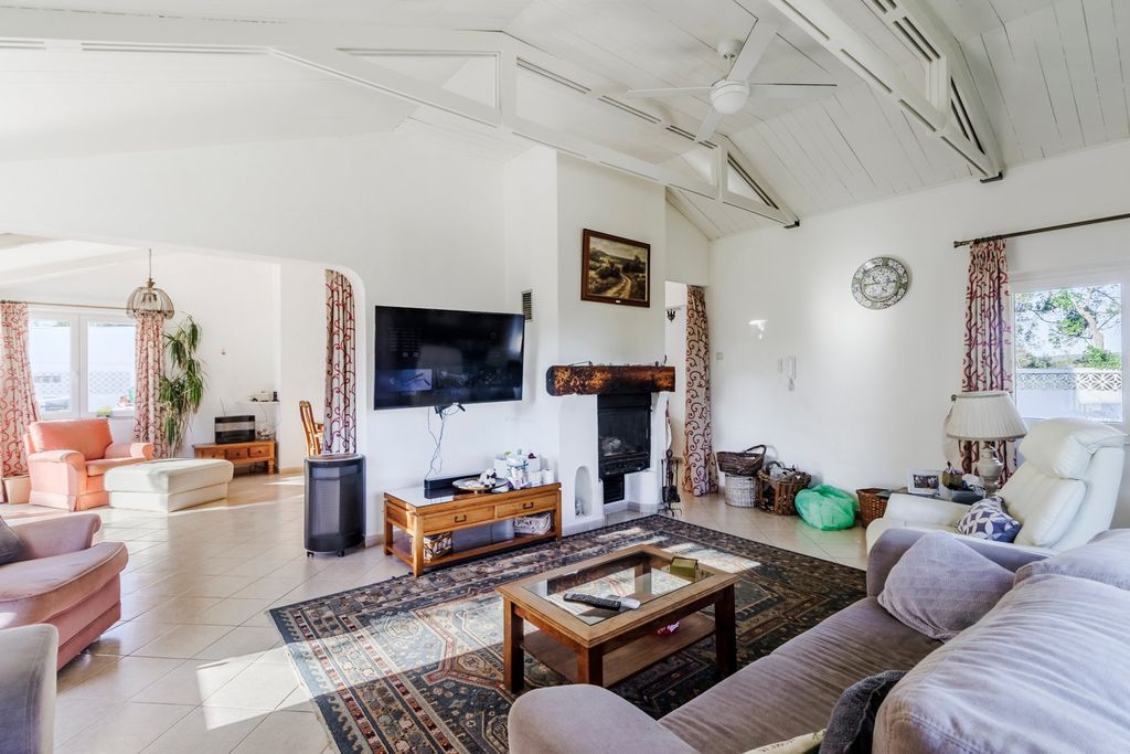Property photo 2 of 41