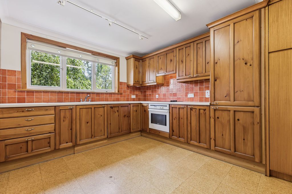 Property photo 3 of 23