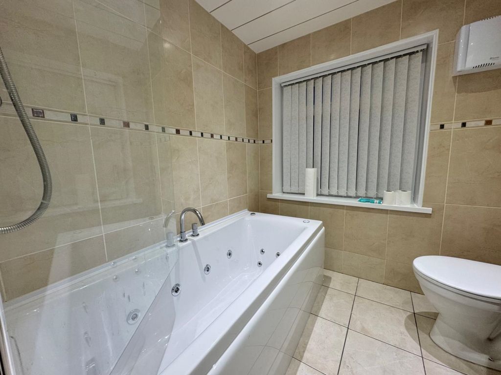 Property photo 2 of 14 B220E4Aa-B947-4439-9262-7d7Db03A05E7