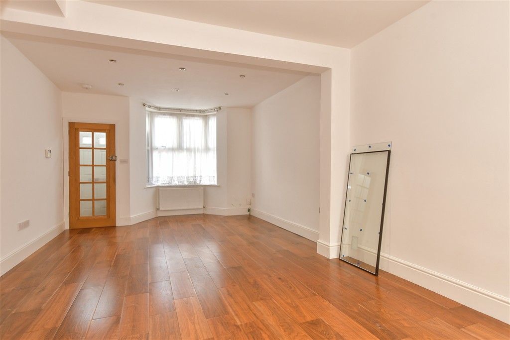 Property photo 3 of 8 Lounge/Diner