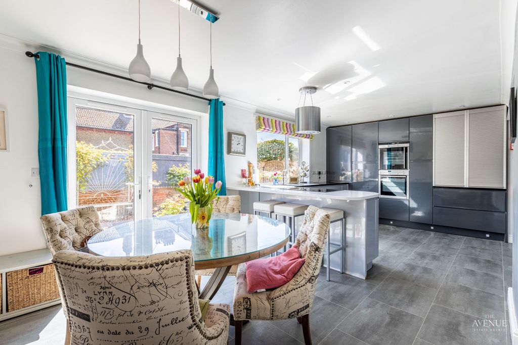 Property photo 2 of 38 4970904