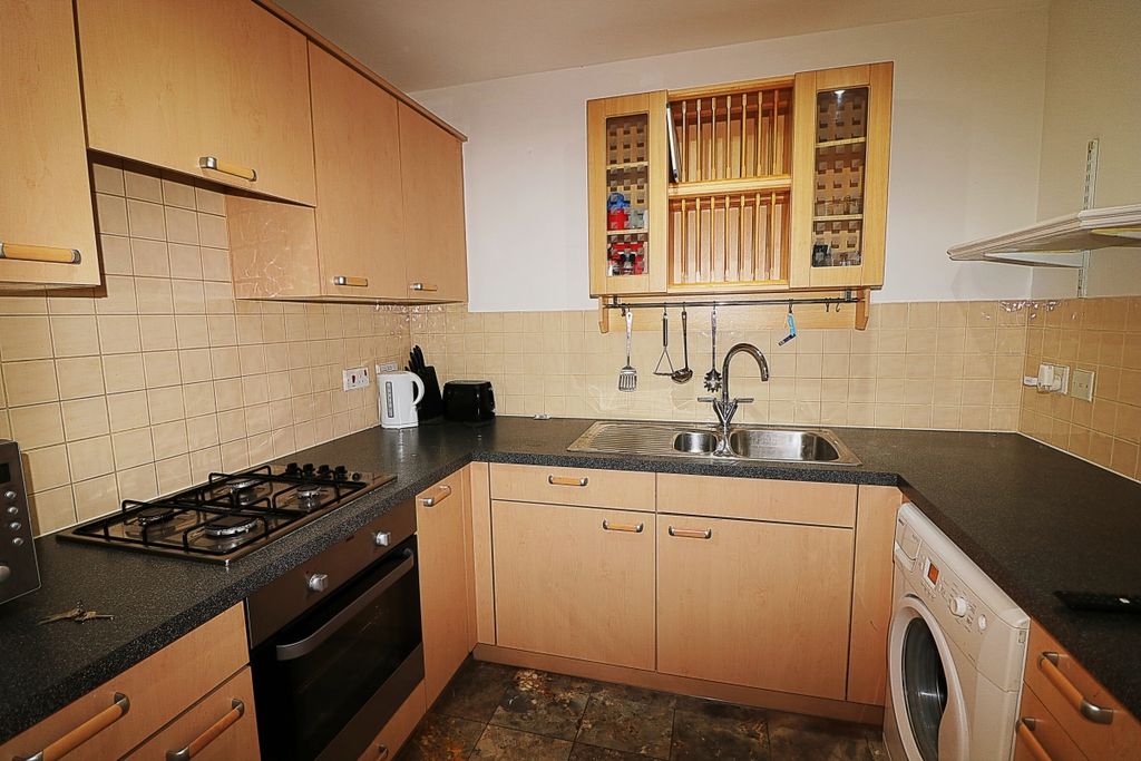 Property photo 3 of 9 Kitchen