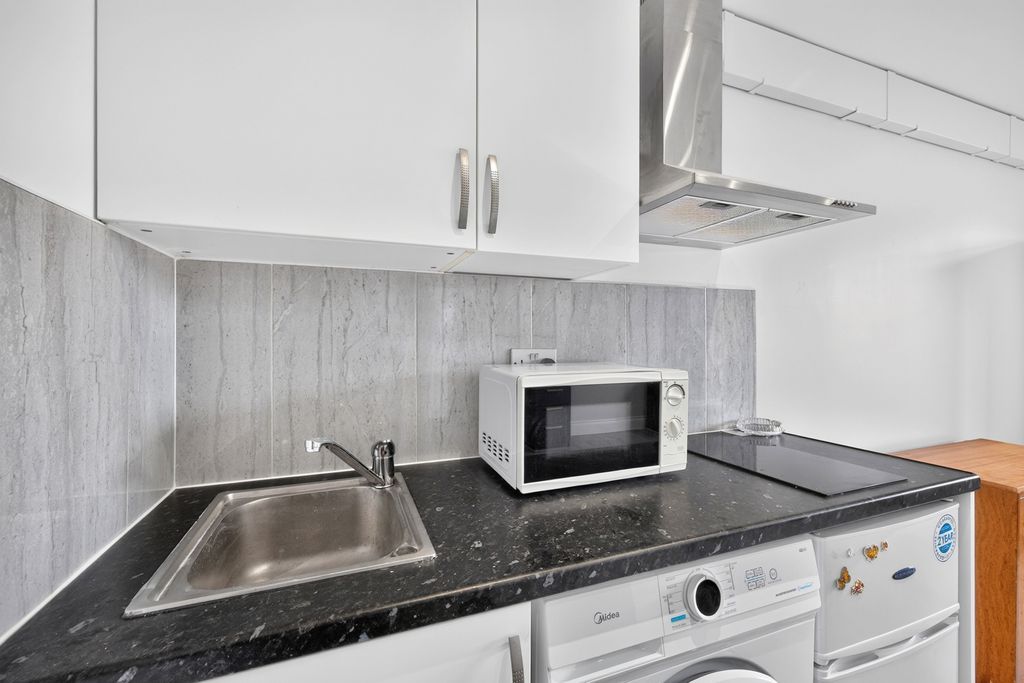 Property photo 2 of 16 Studio