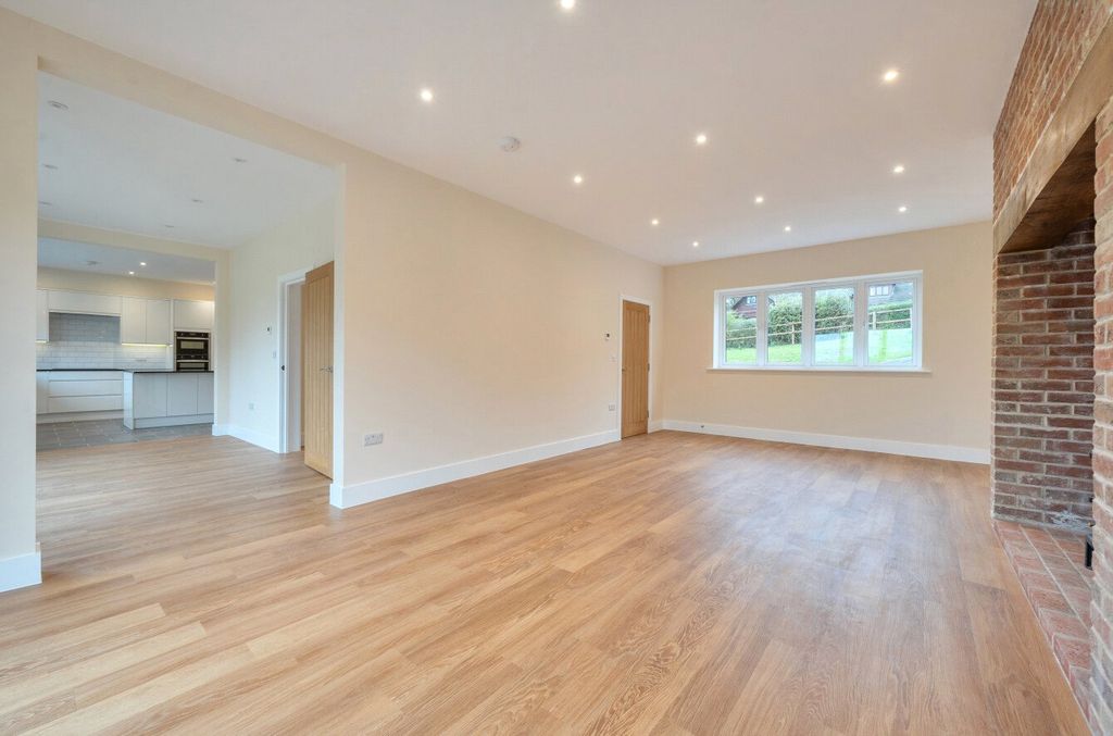 Property photo 3 of 37 Picture No. 03