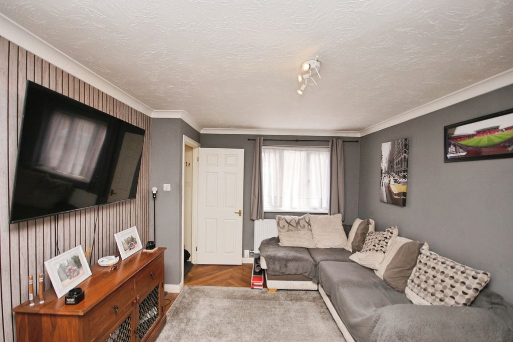 Property photo 3 of 17 Photo