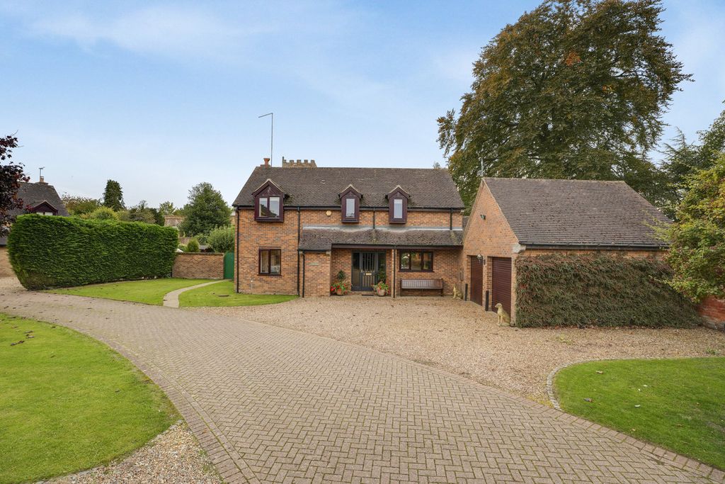 Property photo 2 of 40