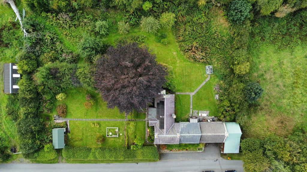 Property photo 2 of 35