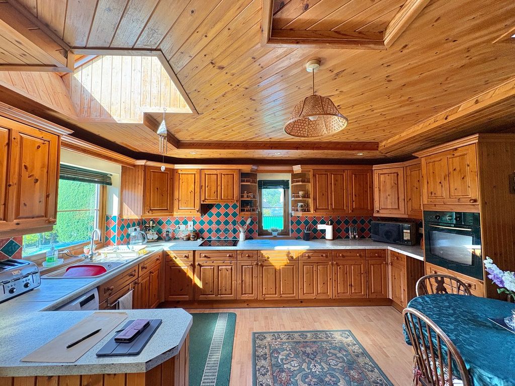 Property photo 3 of 24