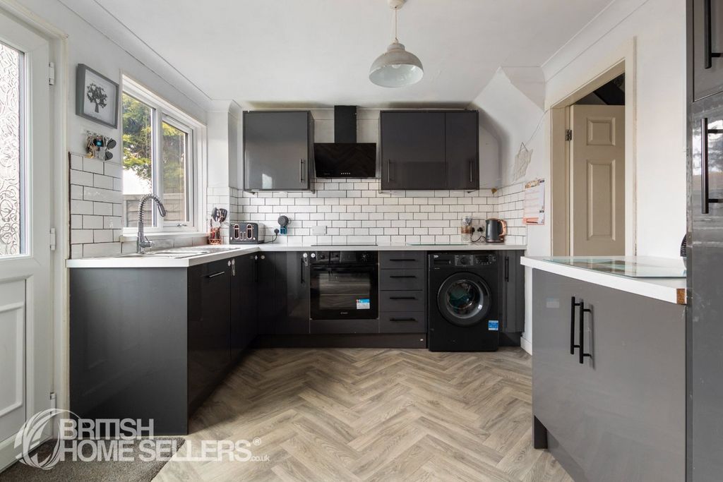 Property photo 2 of 19 Picture No. 04