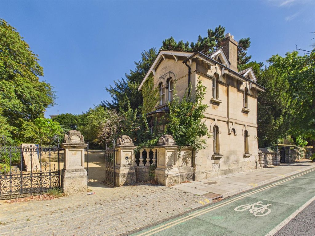 Property photo 1 of 7