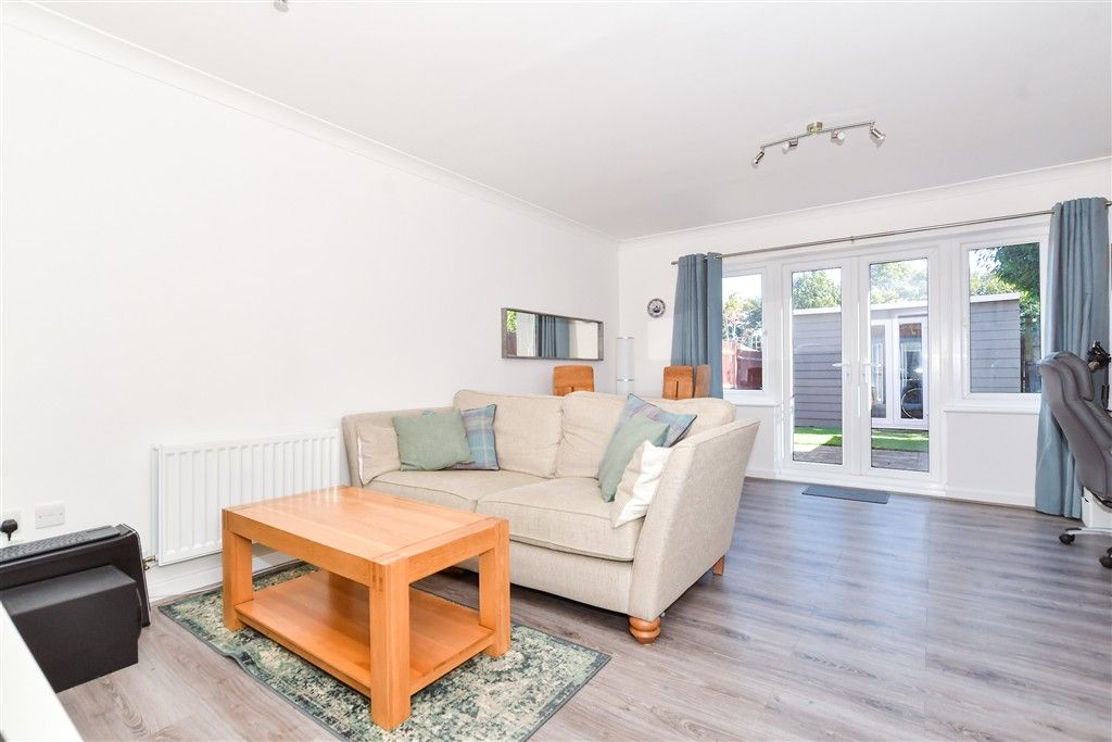 Property photo 3 of 12 Lounge