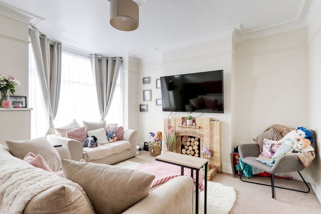 Property photo 2 of 18