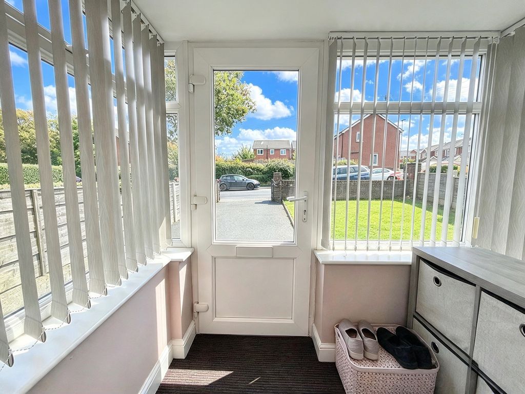 Property photo 2 of 31