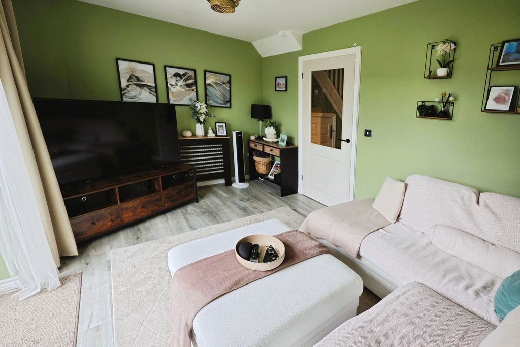 Property photo 2 of 12 Pbox-Img.Jpg