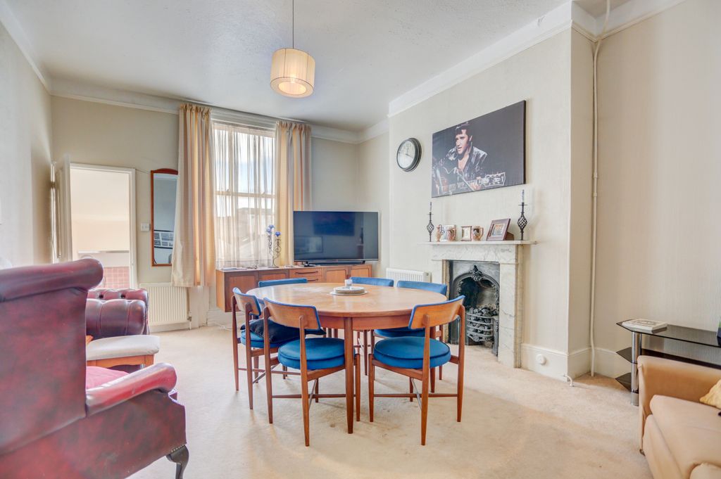 Property photo 2 of 12 Livingroomdiningroom3