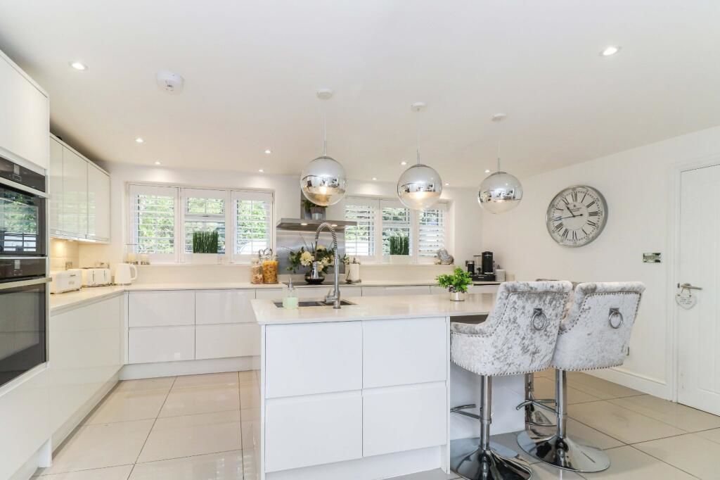 Property photo 3 of 17 Photo 12