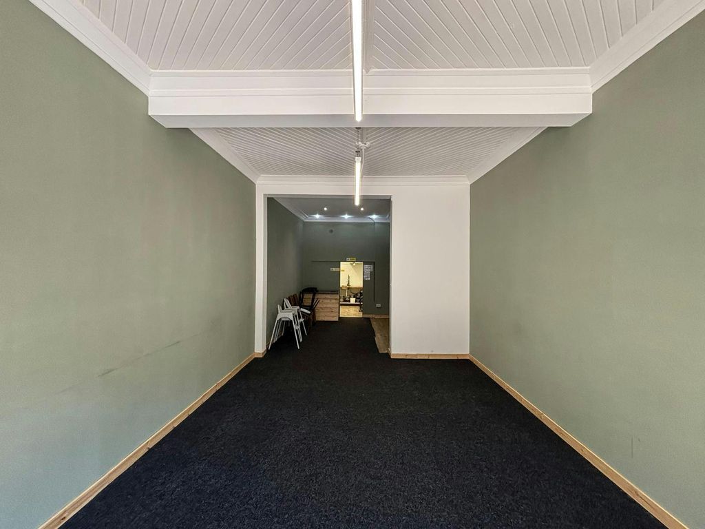 Property photo 3 of 6 33 High Street