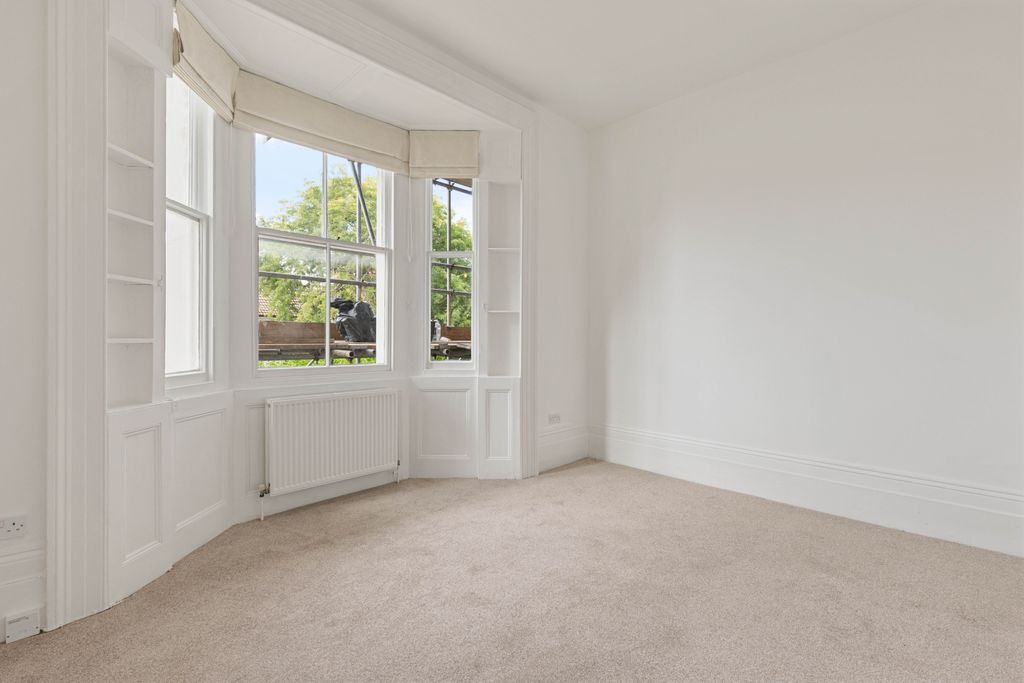 Property photo 3 of 10 918A3179