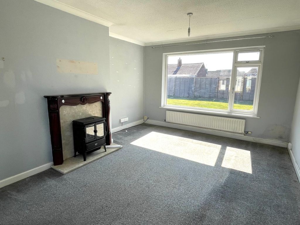 Property photo 3 of 14 Living Room
