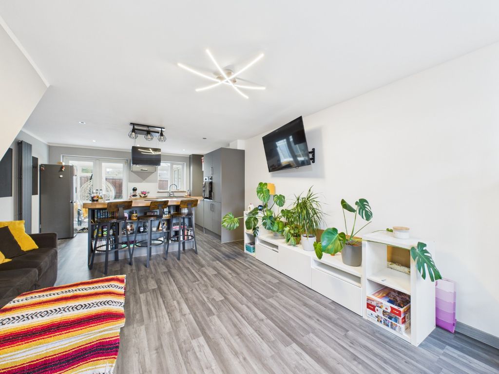 Property photo 3 of 13 4615438