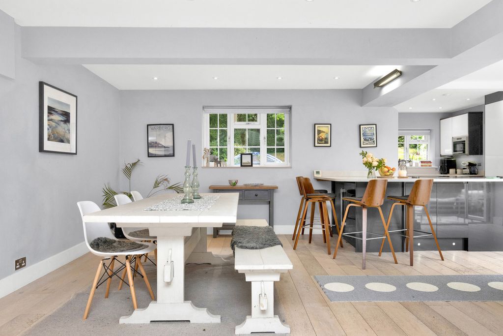 Property photo 3 of 32