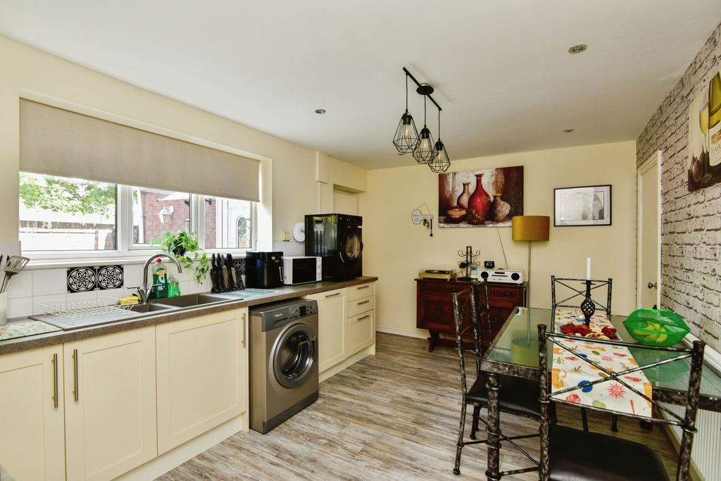 Property photo 2 of 21 Kitchen Diner
